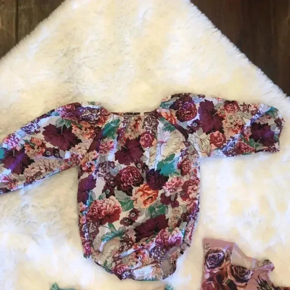 Bundle of 4, three onesies and one cute, Rare Edition top - Picture 6 of 10